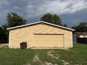 Single Family Home with Oversized 2 Car Garage for Sale via Online Auction!