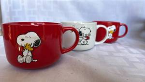 lot 764 image: Snoopy and Woodstock Coffee Mug Set