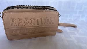 lot 852 image: Kenneth Cole Reaction Tan Leather Card Wallet