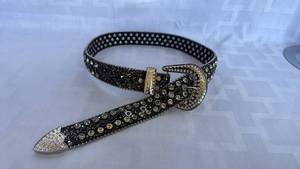 lot 853 image: Crystal Studded Black Western Belt