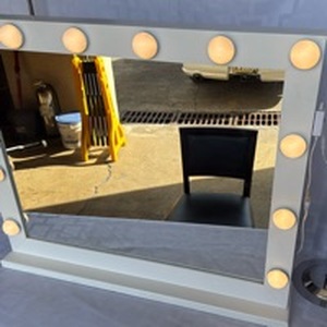 lot 860 image: Hollywood Style Vanity Mirror with LED Lights