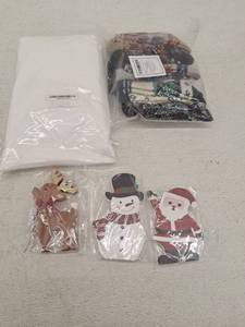 lot 10109 image: Holiday Christmas Bundle