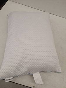 lot 10111 image: Beautyrest Standard Bed Pillow White