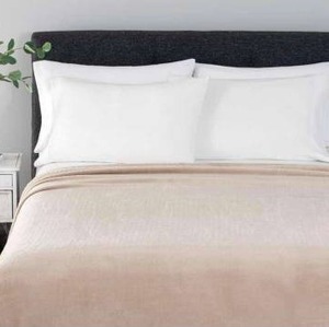 lot 10150 image: Berkshire Herringbone Plush Blanket Queen 98x92in