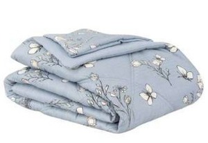 lot 11806 image: Berkshire Blanket Blue Floral Comforter