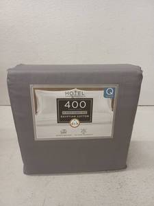 lot 11815 image: Hotel Signature Sateen 400 Thread Count Queen Sheet Set