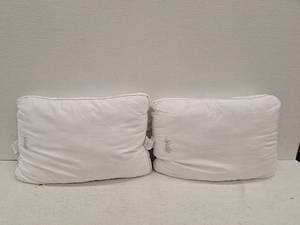 lot 11819 image: Pair of Sealy White Polyester Pillows