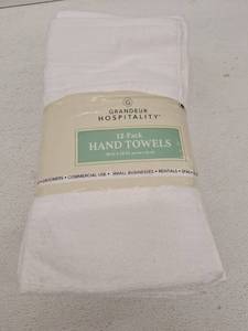 lot 11831 image: Grandeur Hospitality 12-Pack Hand Towels 16in x 30in White