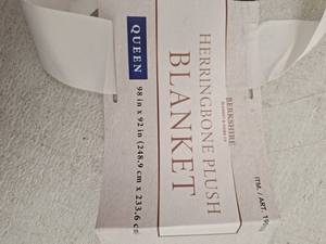 lot 11832 image: Quleen Herringbone Plush Blanket 98in x 92in