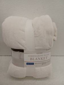 lot 11859 image: Berkshire Herringbone Plush Blanket Queen 98 x 92