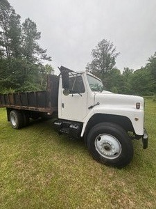 lot 91 image: 1987 International S 1900 Dump Truck model 9v4 Small reserve.