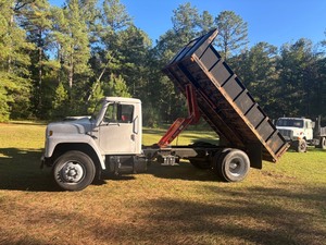 lot 91 image: 1987 International S 1900 Dump Truck model 9v4 Small reserve.