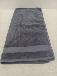 lot 11906 image: Blue 100 % cotton bath towel