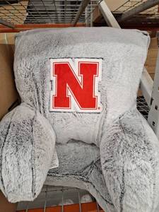 lot 11916 image: Nebraska Cornhuskers Backrest Pillows