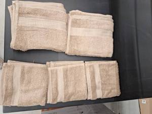 lot 11950 image: Tan Towel Set 5-Piece Set, 3 Wash Cloths, 2 Hand Towels