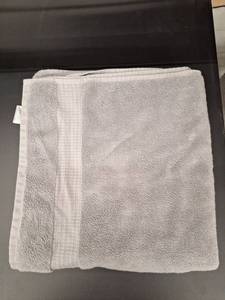 lot 11952 image: Purely Organic 100% Organic Cotton Bath Towel