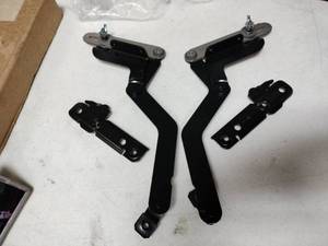 lot 1137 image: Brake Caliper Bracket Assembly Set w Hardware