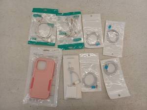 lot 11981 image: Lot Of Miscellaneous Electronic Accessories