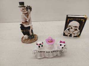 lot 12022 image: Halloween Lot
