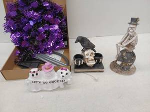lot 12027 image: Halloween Lot
