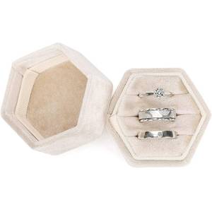 lot 1420 image: WantGor Velvet Jewelry Ring Box, 3 Slots Hexagon Ring Gift Box Ring Holder - Retail $8