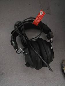 lot 1752 image: Califone 3068AV StereoMono Headphones, 3.5 mm Stereo Plug, Black - Retail $23
