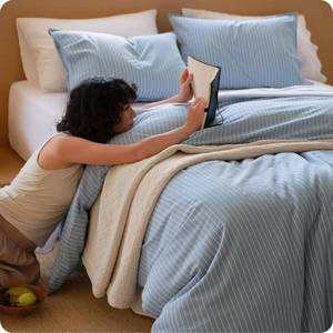 lot 1829 image: Bedsure PureWoven Striped Duvet Cover Set Linen��Like, Queen Size, 3-PC - Retail $63