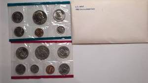 lot 404 image: U.S. Mint 1981 Uncirculated Coin Set&nbsp