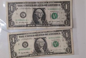 lot 411 image: United States One Dollar Bills 1995 Federal Reserve Star Notes - New York &amp Dallas