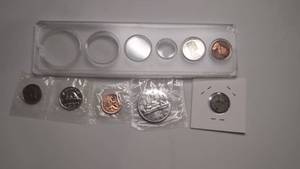 lot 523 image: Canada coin set with penny dime quarter dollar  Coin Holder