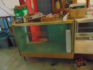 lot 3477 image: Glass Display Case - Glass Shelves