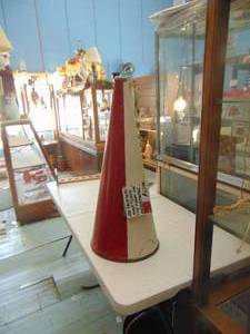 lot 3482 image: Red and White Cheer MegaPhone
