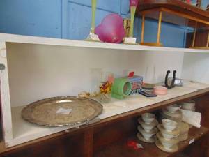 lot 3487 image: Contents of Shelf - Horseshoe
