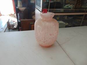 lot 3490 image: Large Pink Glass Vase