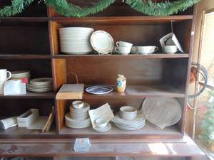lot 3492 image: Contents of 3 Shelves - 2 Sets of China