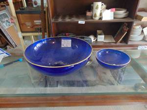 lot 3500 image: Pair of Cobalt Bowls