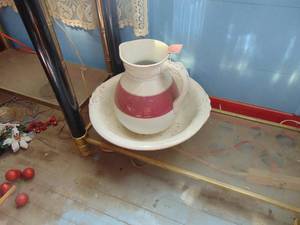 lot 3505 image: Large Wash Basin and pitcher
