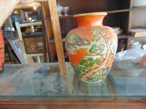 lot 3506 image: Large Asian Themed Vase