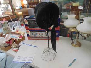 lot 3531 image: Fur Hat on Wire Stand