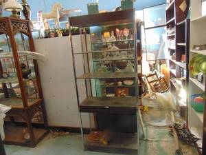 lot 3541 image: Metal Shelf System with Glass Shelves