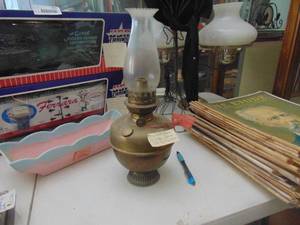 lot 3543 image: Metal lamp