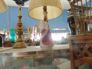 lot 3546 image: Cream and Red Table lamp - MCM