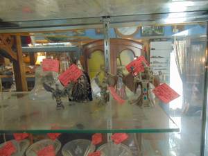 lot 3549 image: Selection of Pewter Figurines - Griffendorf 