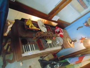 lot 3559 image: Contents on Top of Piano Board