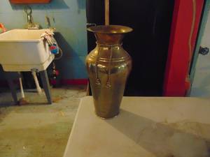 lot 3930 image: Brass Vase