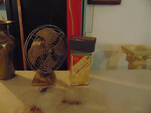 lot 3935 image: Fan and (2) vintage Tins