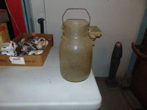 lot 3938 image: Large Cream Jar - 12 Gallon 