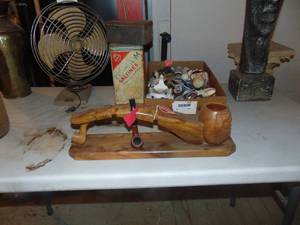 lot 3941 image: Wooden Pipe Rack - 1 Pipe