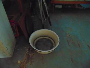 lot 3946 image: Large Enamelware Bowl