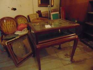 lot 3950 image: Glass Display Case - Jewelry